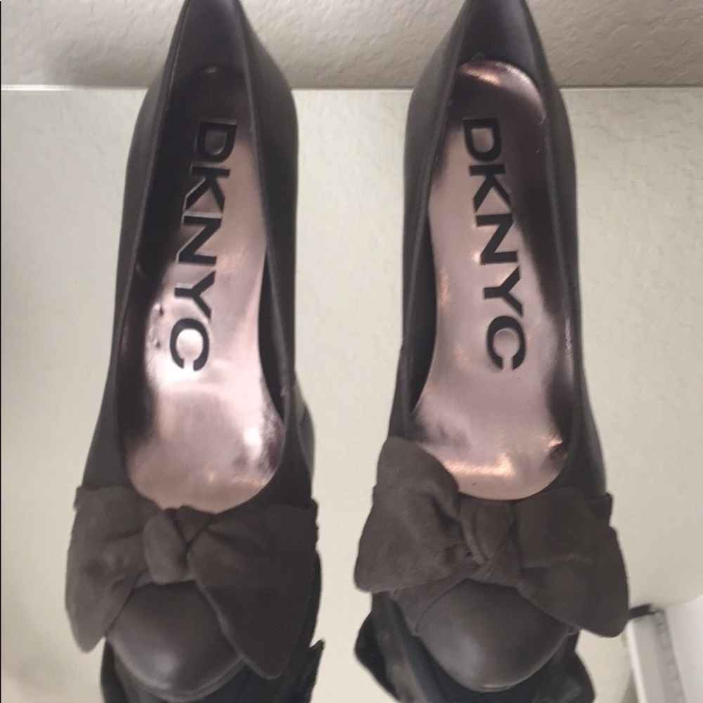 DKNY pumps
